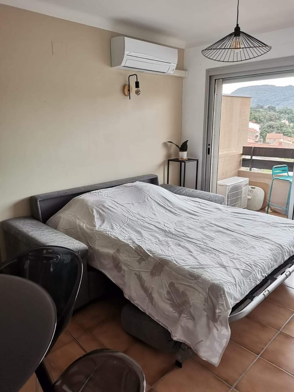 Bed, Living room