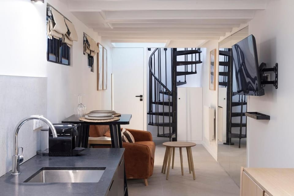 Stylish 1BR Loft near Montparnasse Apartment in Paris