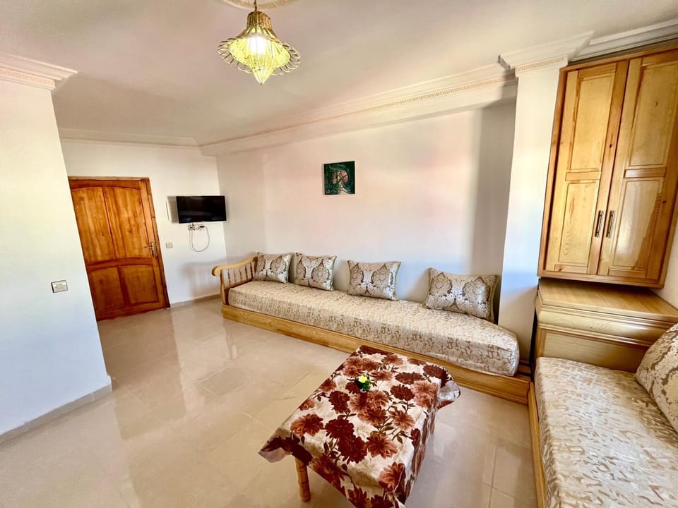 TV and multimedia, Living room, Seating area, wardrobe