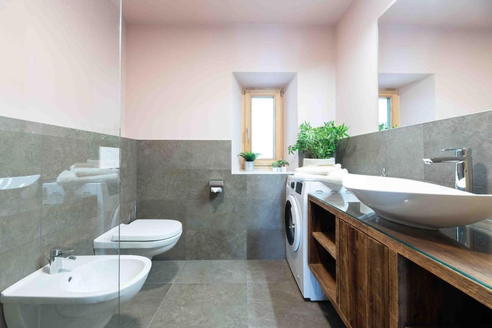 Shower, Toilet, Bathroom, bidet, towels