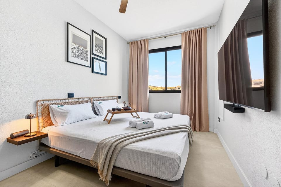 TV and multimedia, Kitchen or kitchenette, Living room, Seating area, Dining area, Evening entertainment, oven, stove