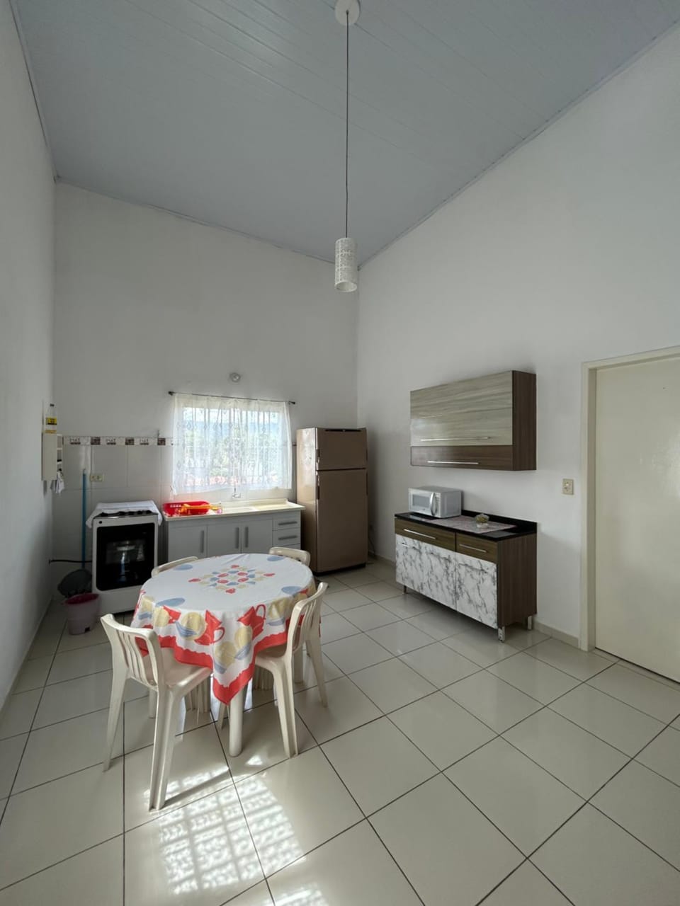 Casa 700 metros da praia com garagem Vacation rental in Caraguatatuba