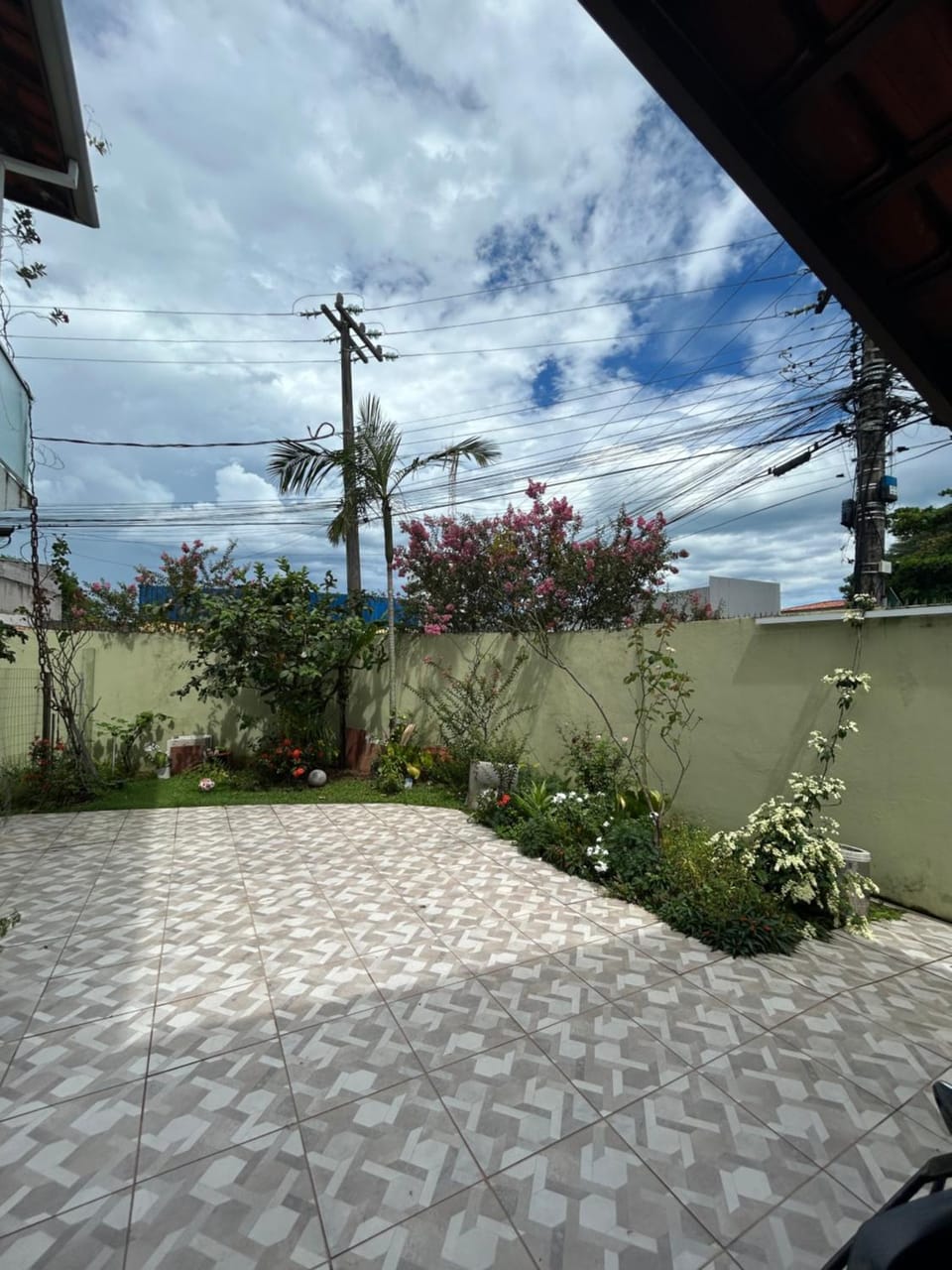 Casa 700 metros da praia com garagem Vacation rental in Caraguatatuba