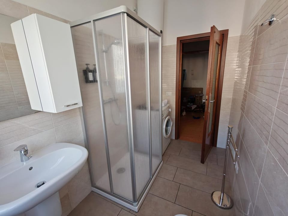 Shower, Bathroom, washing machine