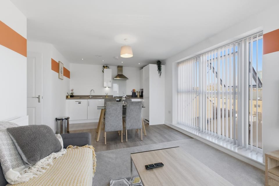 The Terracotta Suite 2BD 2BTH Wi-Fi Netflix Apartment in Birmingham
