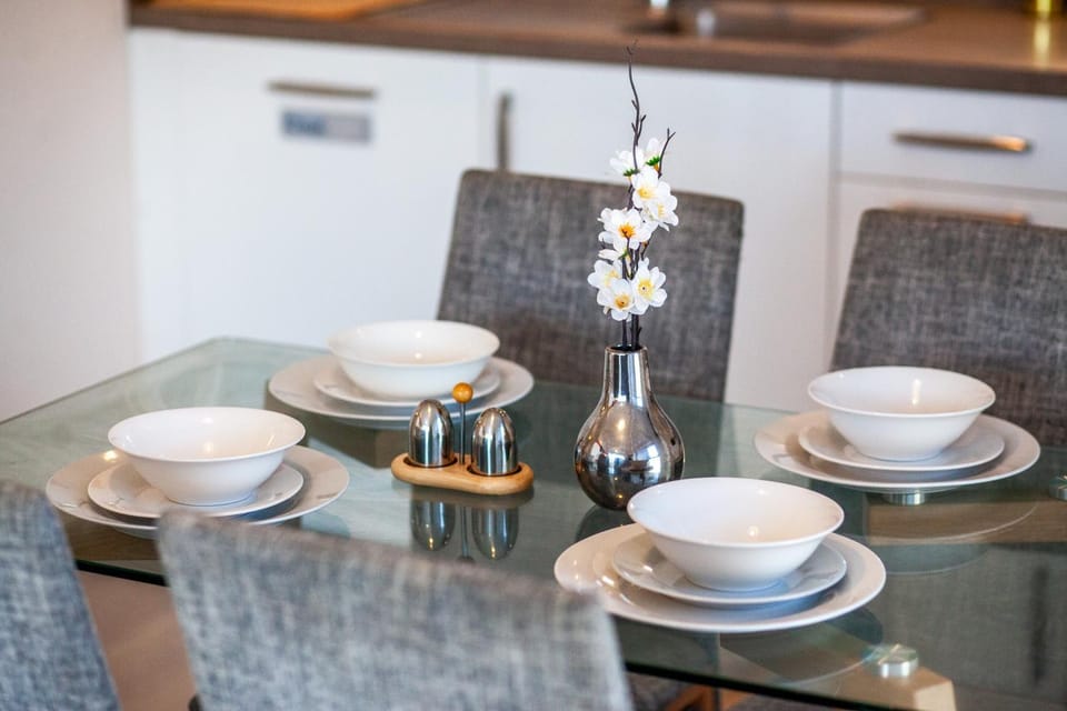 The Terracotta Suite 2BD 2BTH Wi-Fi Netflix Apartment in Birmingham