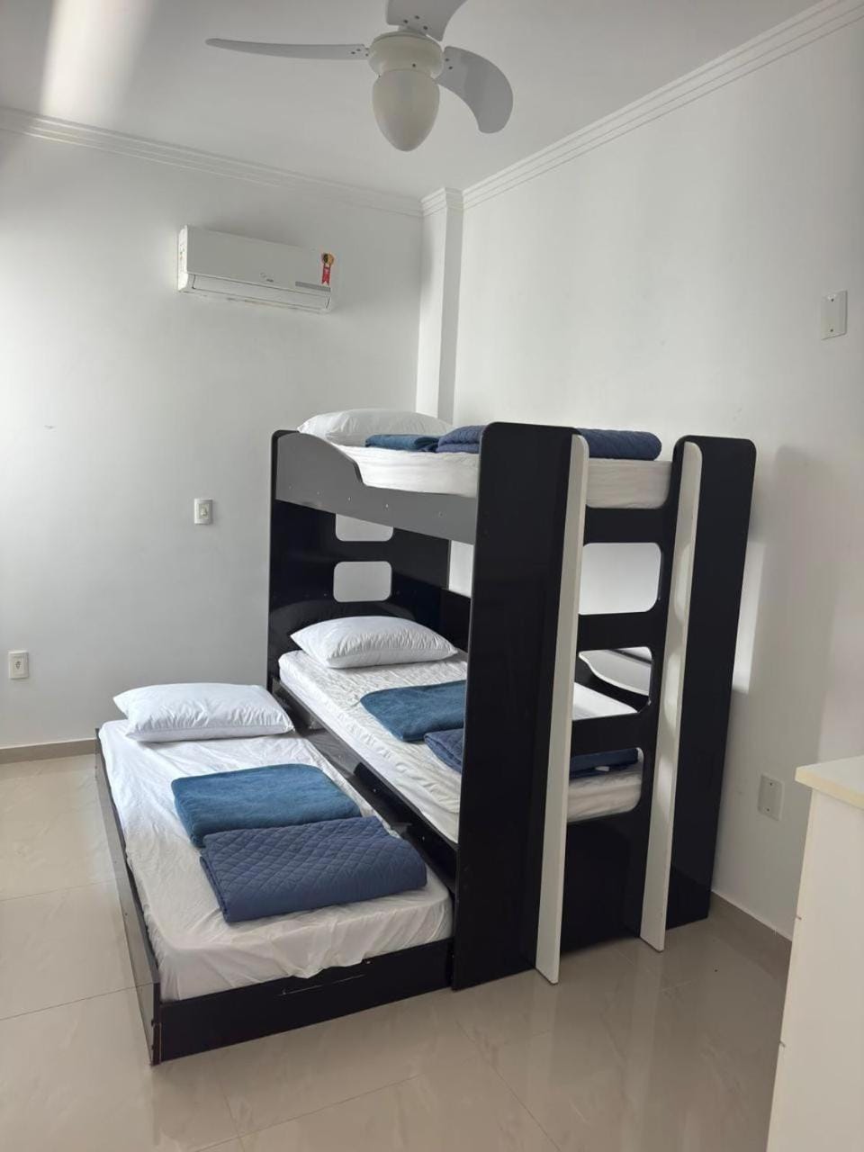 Apartanento familiar para 9 pessoas, 500 metros da praia de Bombinhas, Santa Catarina Apartment in Porto Belo