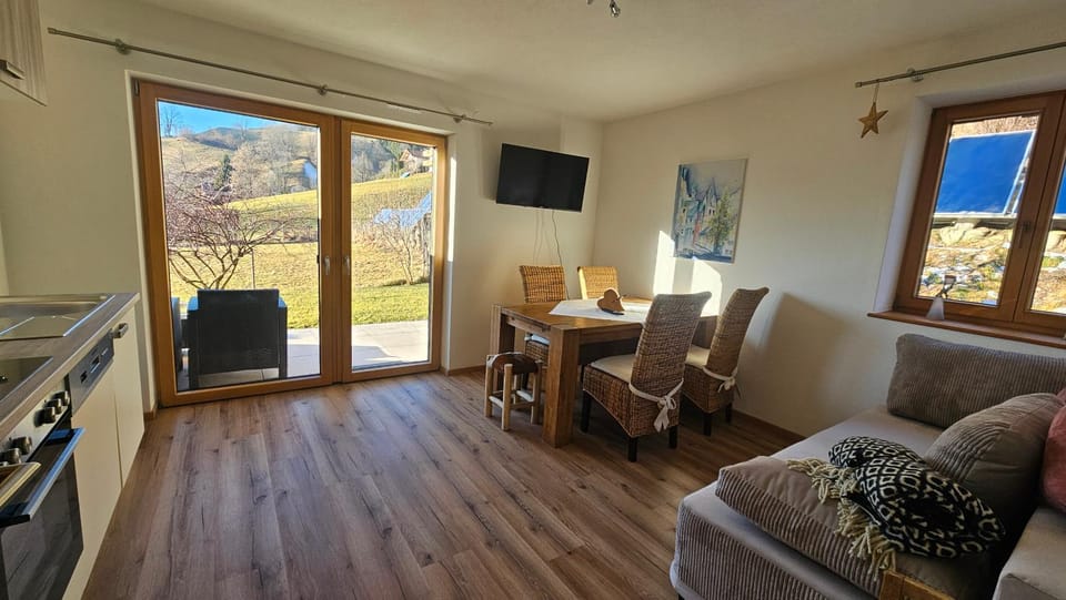 TV and multimedia, Kitchen or kitchenette, Living room, Dining area