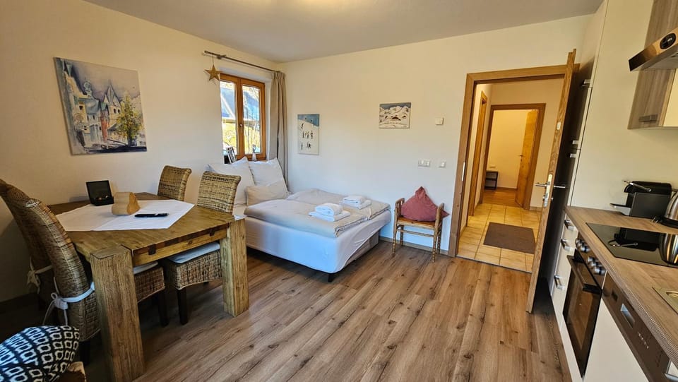 Kitchen or kitchenette, Living room, Seating area, Dining area