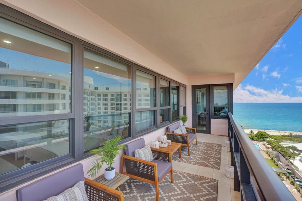 View (from property/room), Balcony/Terrace, Seating area, Beach, Sea view
