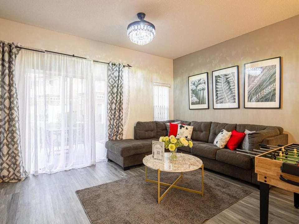 The Enchanted luxe Townhome Apartment in Kissimmee