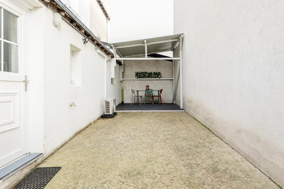 Patio, BBQ facilities, Garden view, Parking, furniture, air conditioner