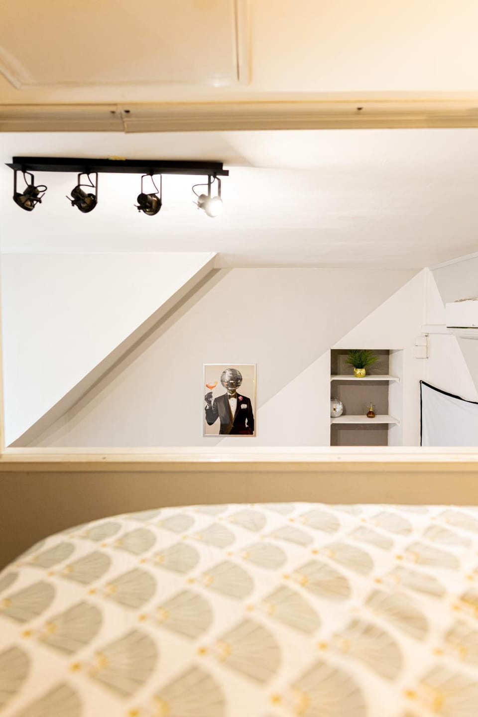 Photo of the whole room, Bedroom, wardrobe