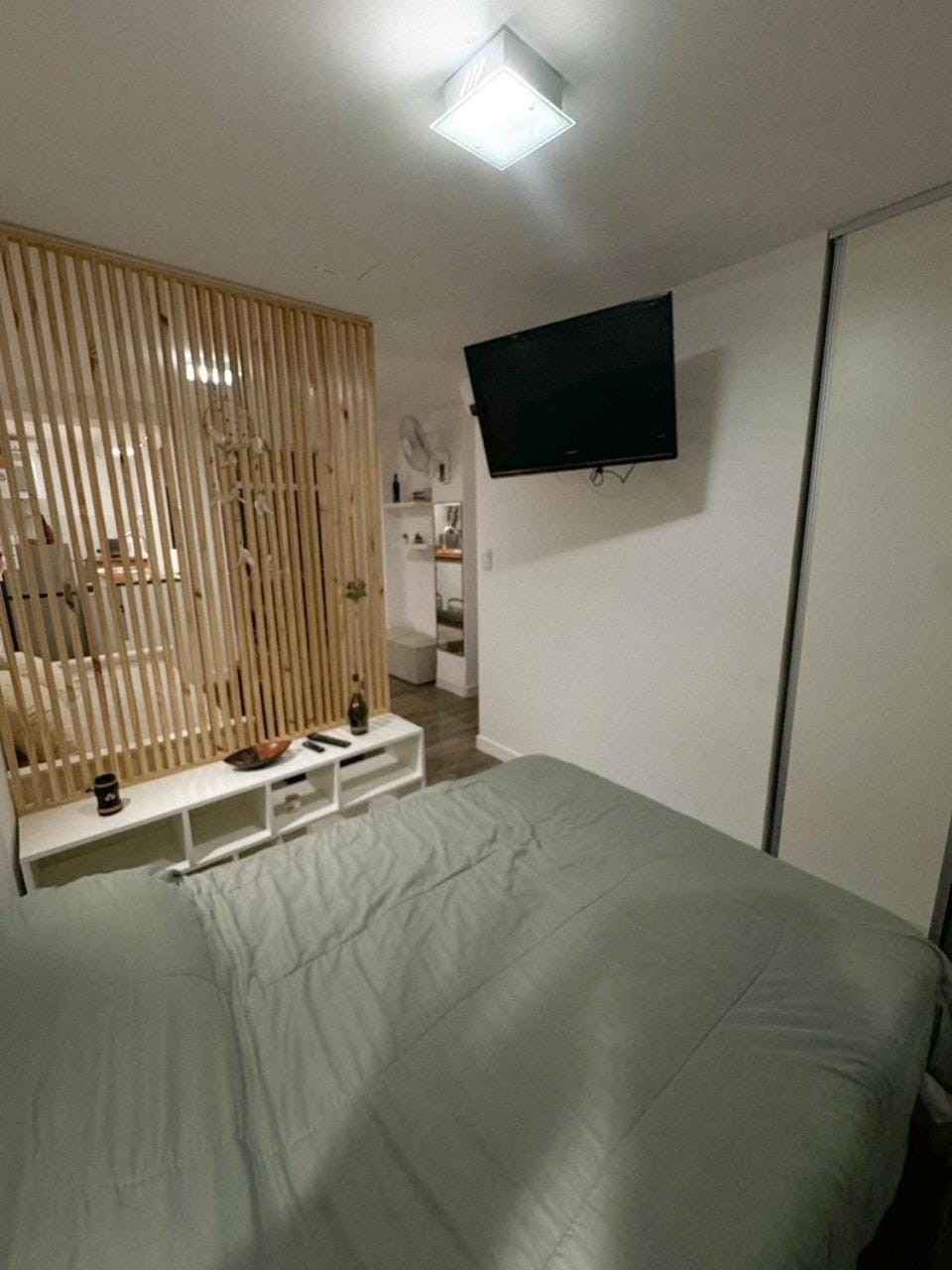 TV and multimedia, Photo of the whole room, Bedroom