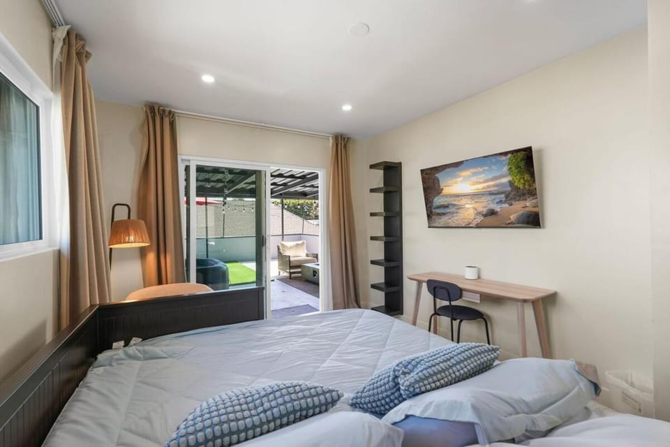 Rooftop Hot tub & Firepit Lounge - BBQ - EV Charger House in Long Beach