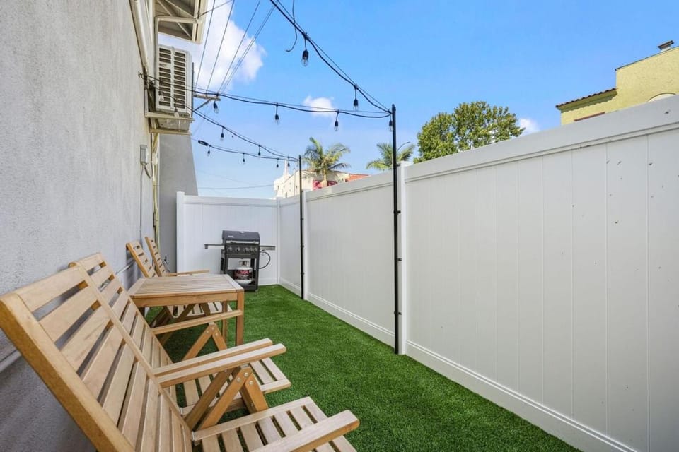 Rooftop Hot tub & Firepit Lounge - BBQ - EV Charger House in Long Beach