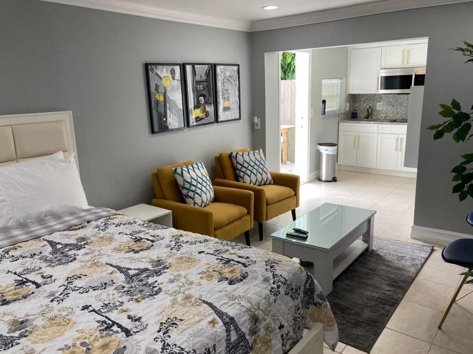 sunset cottage Villa in West Palm Beach