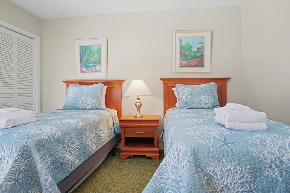 579 - Pool, Fire Pit, 2 Bedrooms, Steps to Beach House in Hilton Head Island