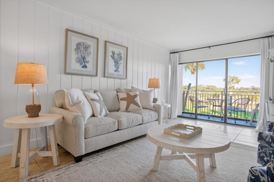Patio, View (from property/room), Balcony/Terrace, Living room, Seating area