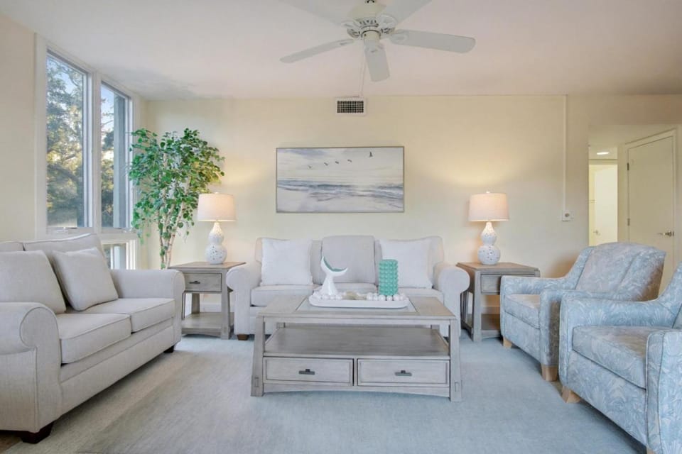 Coastal Retreat in Harbour Town - Pool, Sleeps 8 House in Hilton Head Island