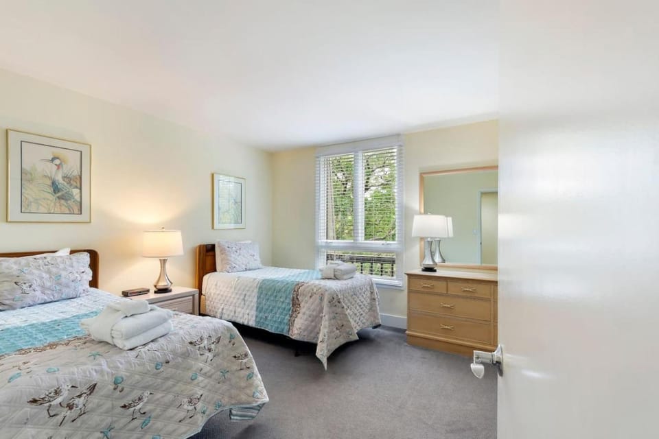 Coastal Retreat in Harbour Town - Pool, Sleeps 8 House in Hilton Head Island