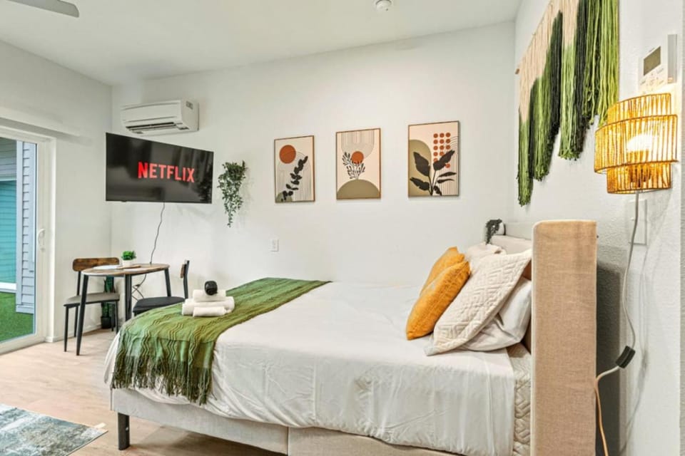 Cozy Suite Bishop Arts Gym, Yoga Game Room Apartment in Dallas