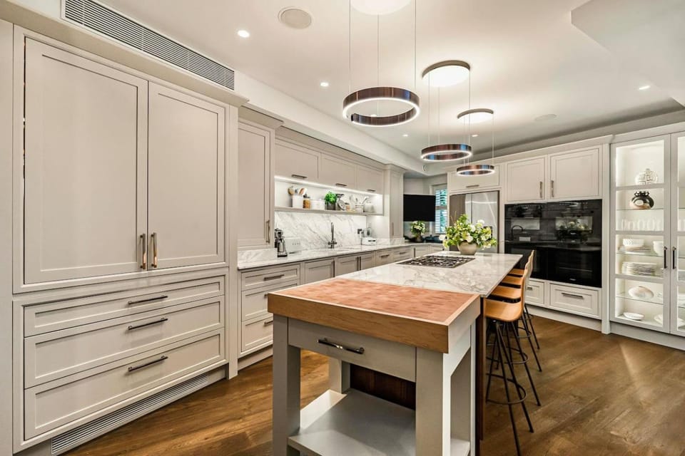 Kitchen or kitchenette, Dining area, oven