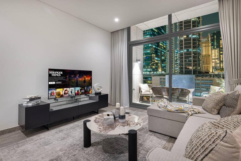 TV and multimedia, Living room, Seating area, Evening entertainment