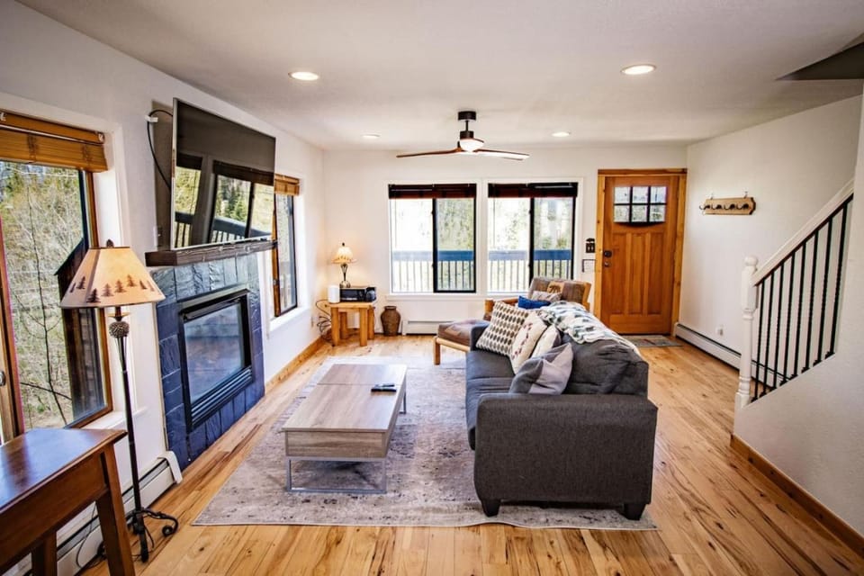 Elk Run half Duplex with views House in Fraser