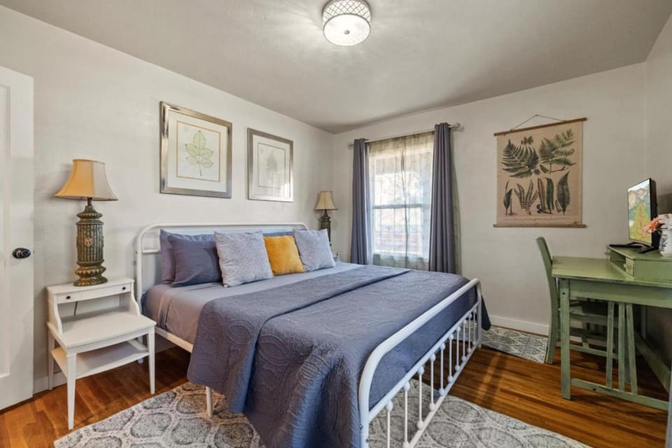 Vintage Vine House House in Murphys