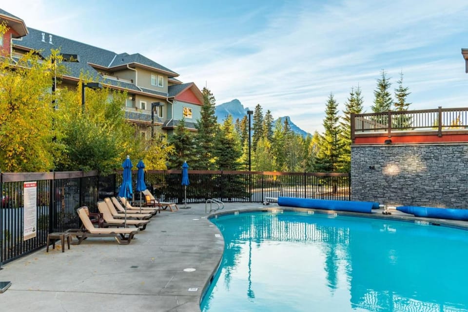 Swimming pool, Swimming pool