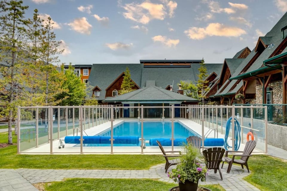 Swimming pool, Swimming pool