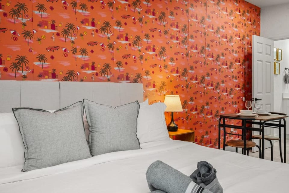 Bed, Seating area, Dining area, Bedroom