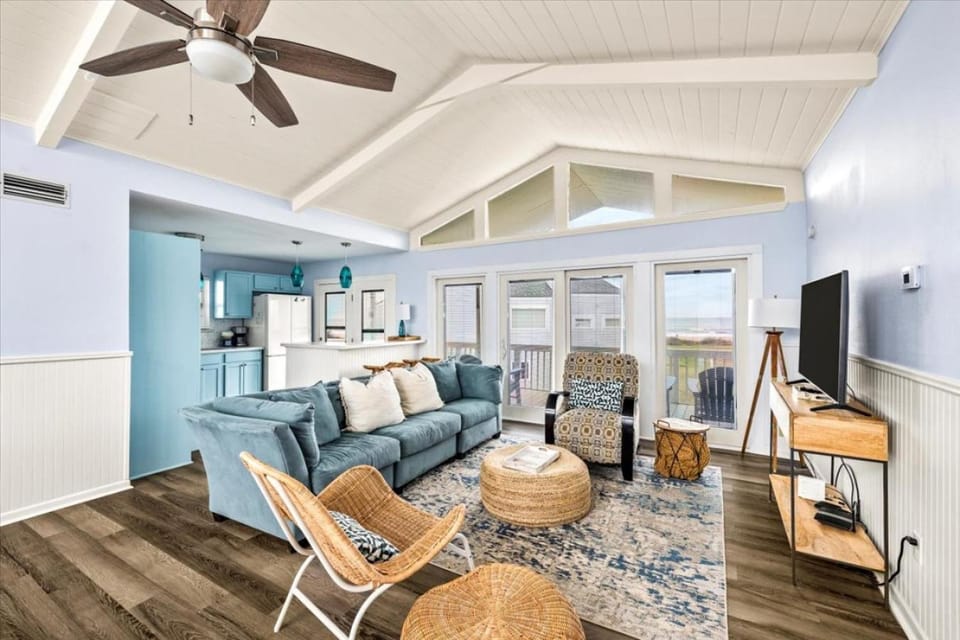 Coastal Cozy Steps to the sand and sea House in Jamaica Beach