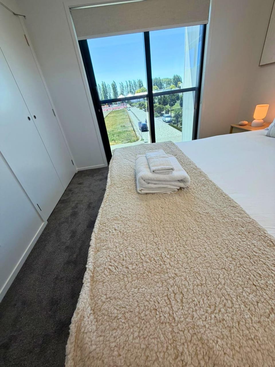 Modern 2-Bedroom Townhouse in Central Christchurch House in Christchurch