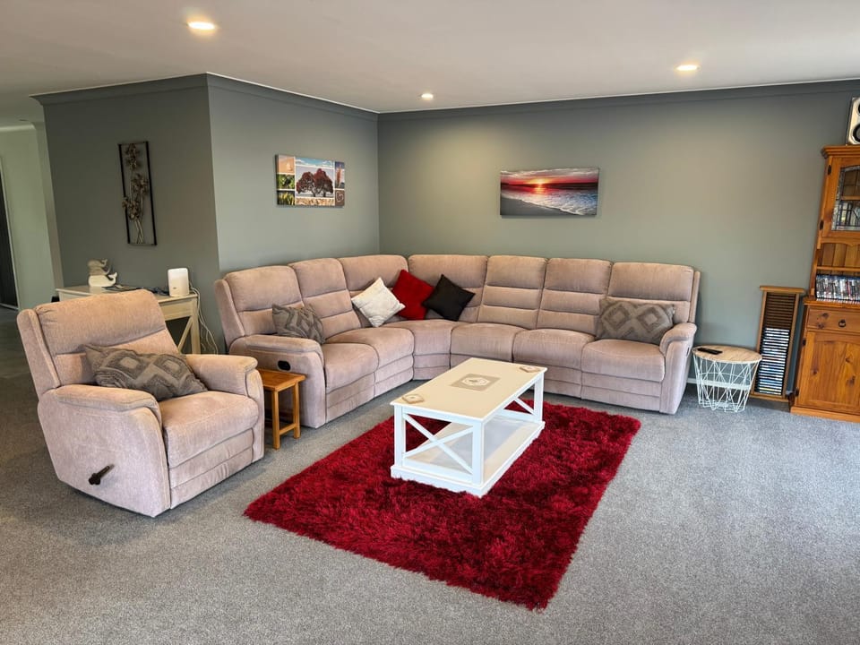 Luxury Coastal Retreat in Bowentown House in Bay Of Plenty