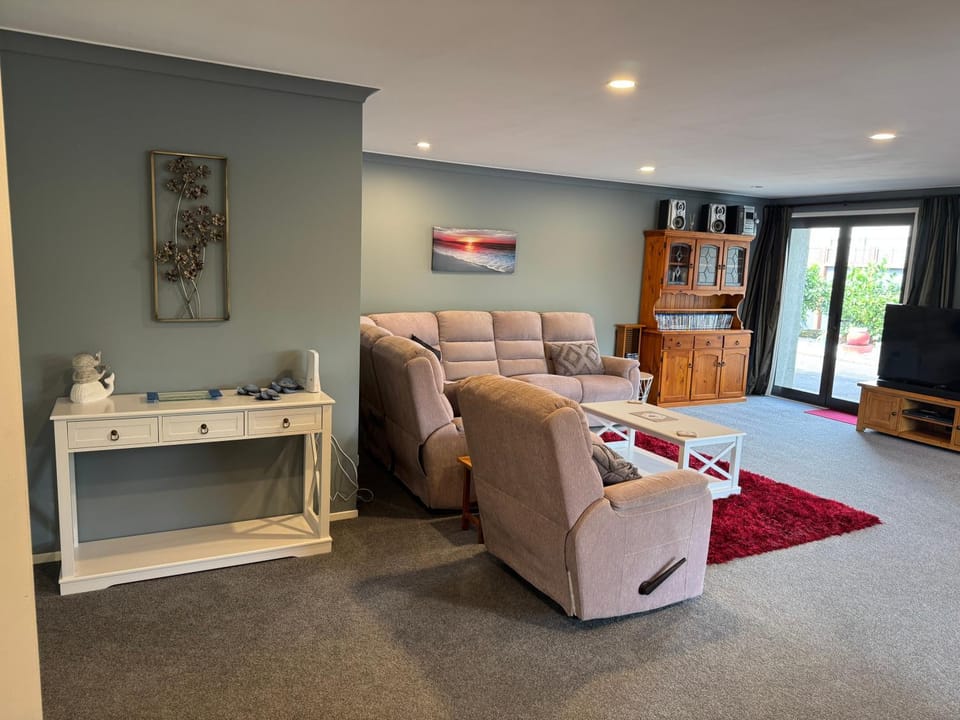 Luxury Coastal Retreat in Bowentown House in Bay Of Plenty