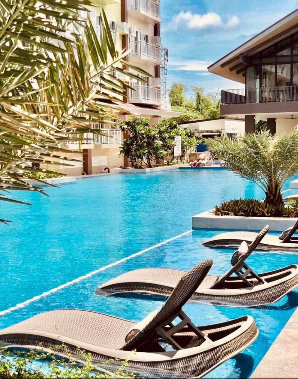 Amani Grand Resort Residences Pool Netflix Gym near Airport Apartment hotel in Lapu-Lapu City