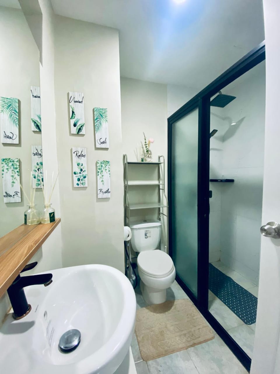 Amani Grand Resort Residences Pool Netflix Gym near Airport Apartment hotel in Lapu-Lapu City