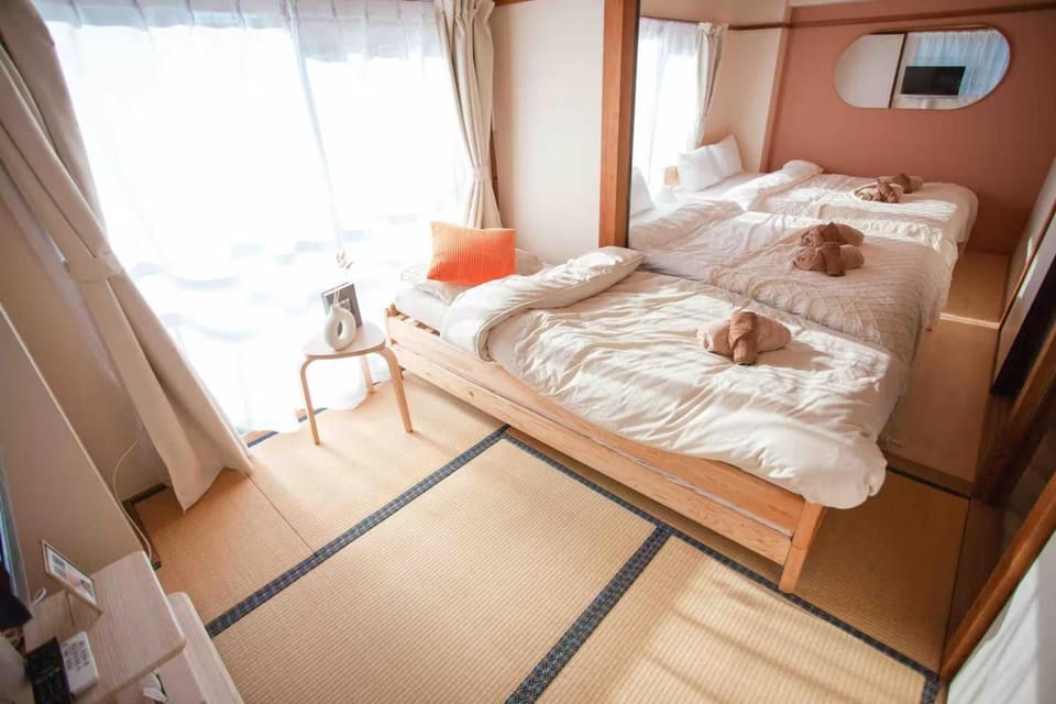 Bed, Living room