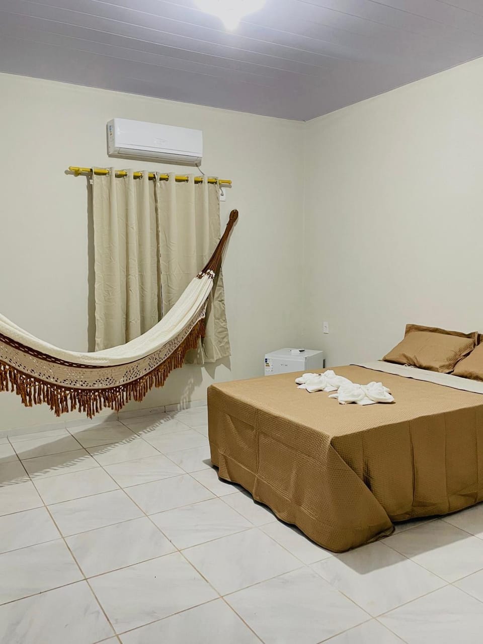 Bed, Photo of the whole room, Bedroom, air conditioner