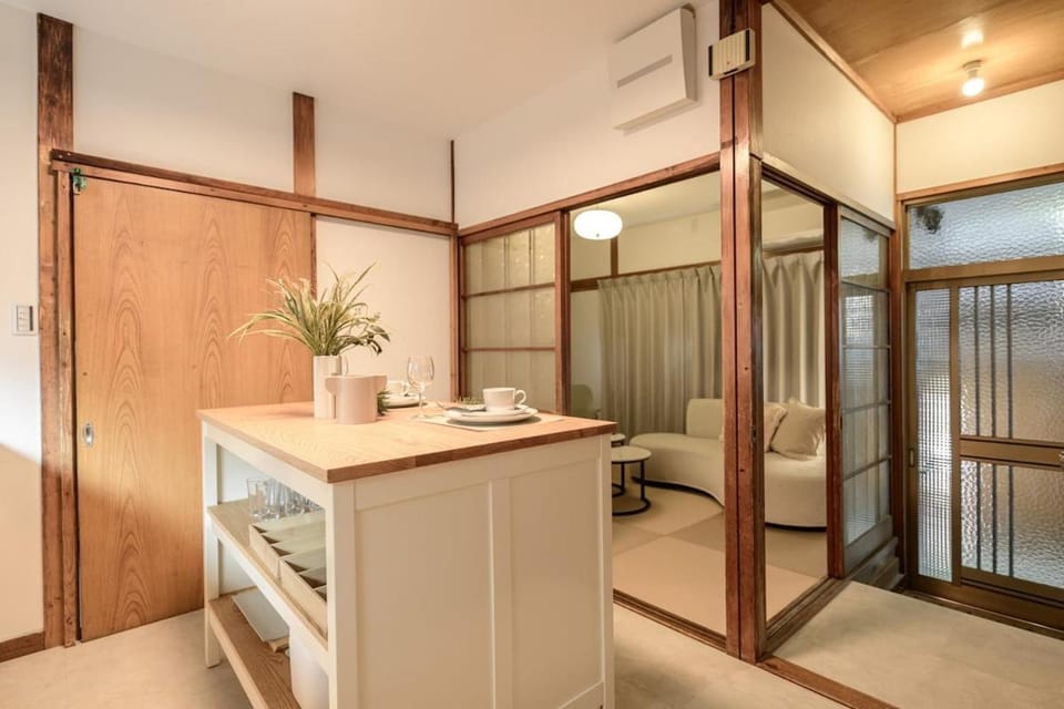 Kitchen or kitchenette, Photo of the whole room, air conditioner