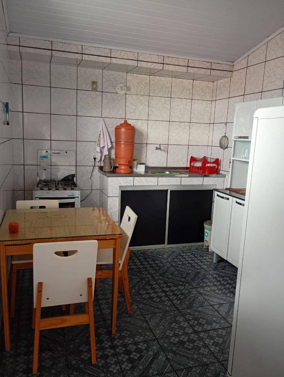 Kitchen or kitchenette, Dining area, oven, stove
