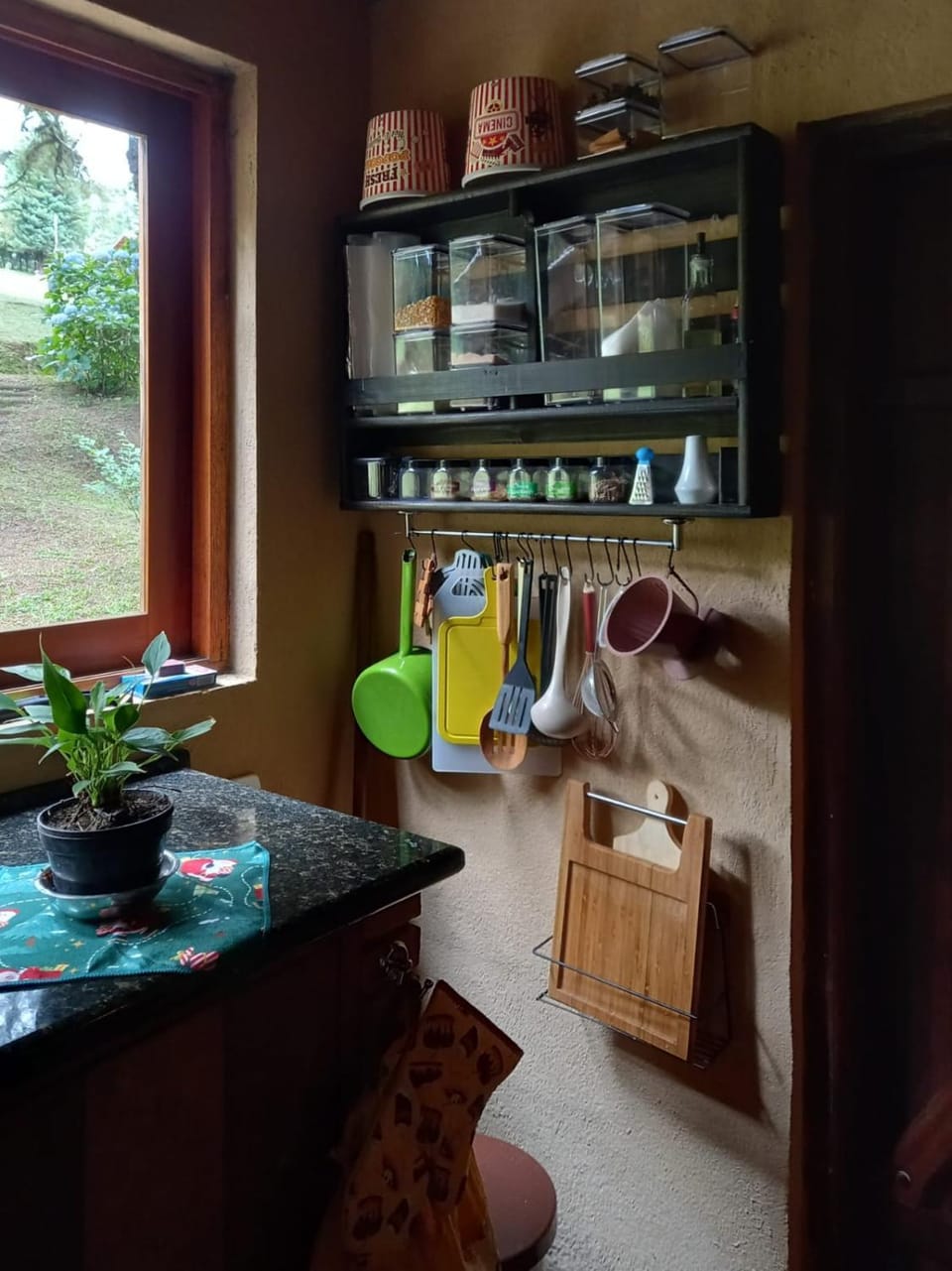 Kitchen or kitchenette, Dining area, Food