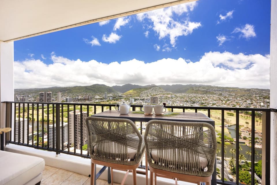 View (from property/room), Balcony/Terrace, Mountain view