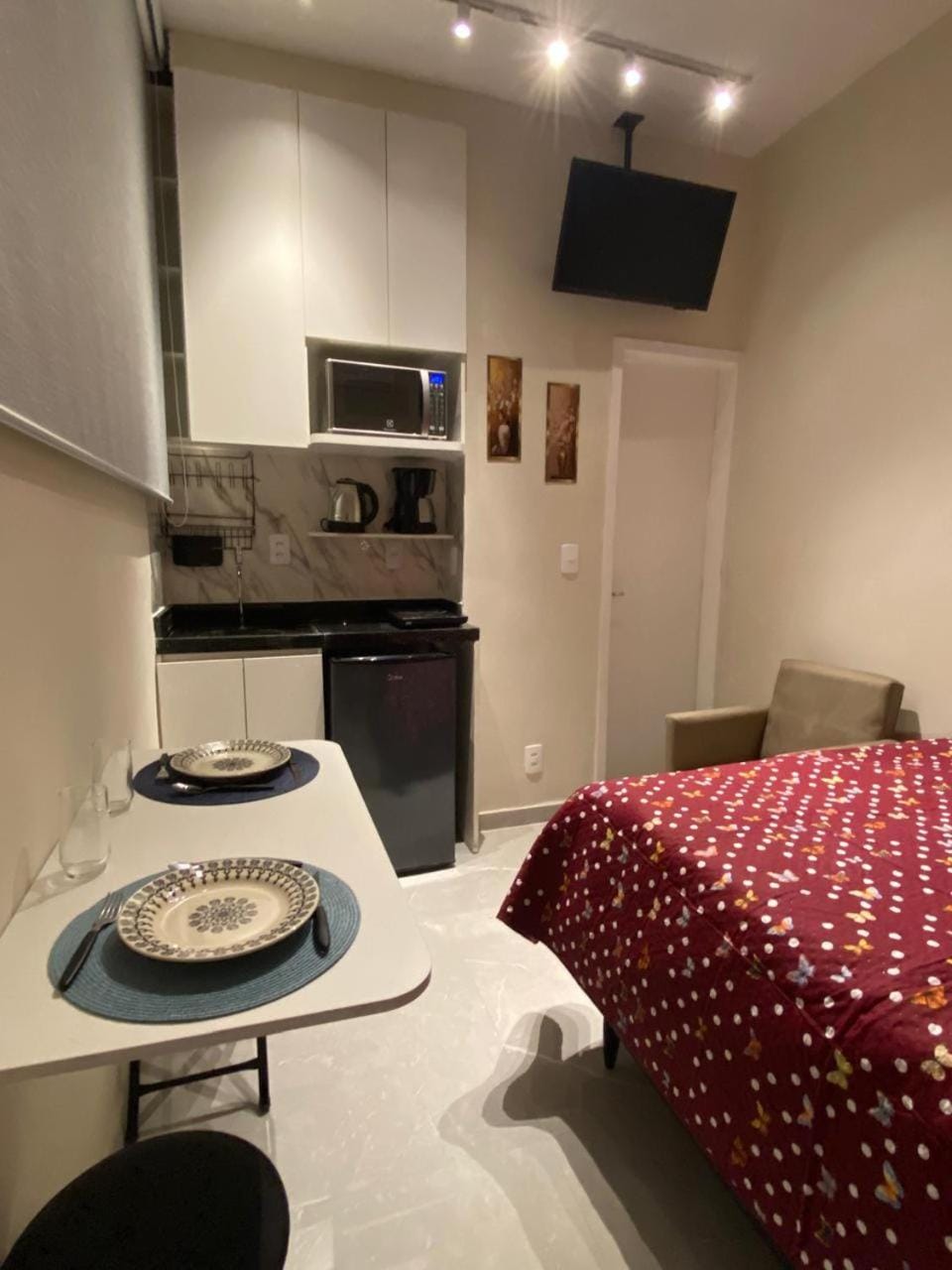 Kitchen or kitchenette, Photo of the whole room, Dining area, minibar