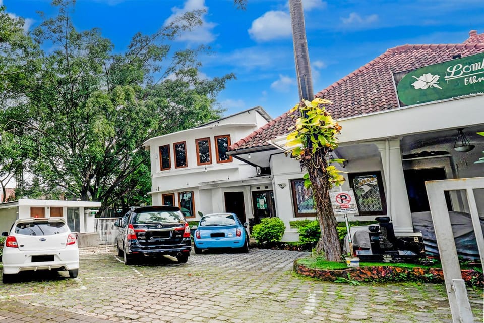 Facade/entrance