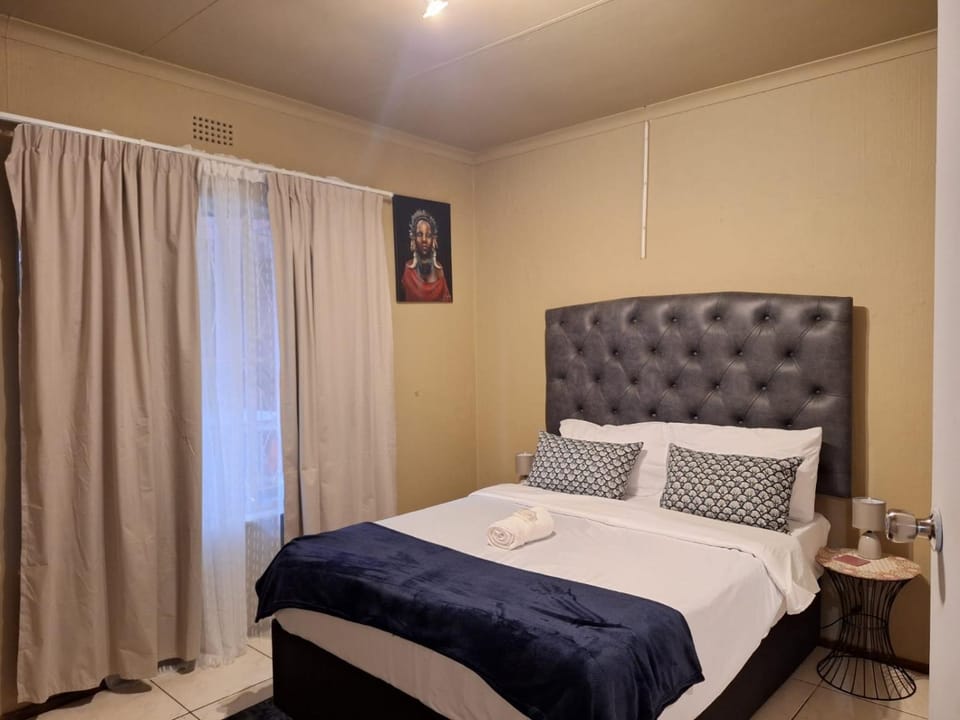 Three-Bedroom House at 16 Durham Street, Kensington, Johannesburg, With Backup Power Supply Apartment in Johannesburg