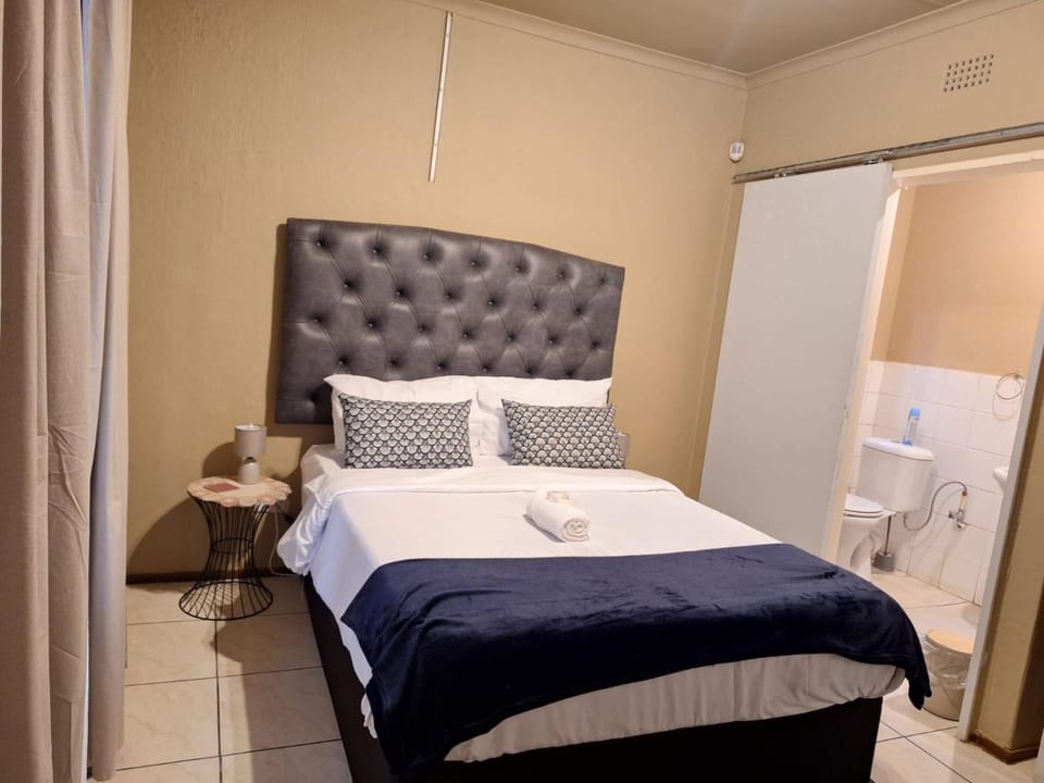 Three-Bedroom House at 16 Durham Street, Kensington, Johannesburg, With Backup Power Supply Apartment in Johannesburg