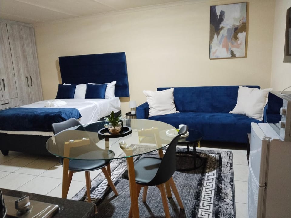 16 Durham Street, Kensington, Johannesburg I House & Studios I Backup Power I Full Amenities Apartment in Johannesburg